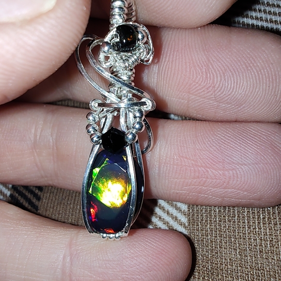 Sterling silver wire wrapped genuine black faceted Ethiopian opal pendant - Picture 6 of 9
